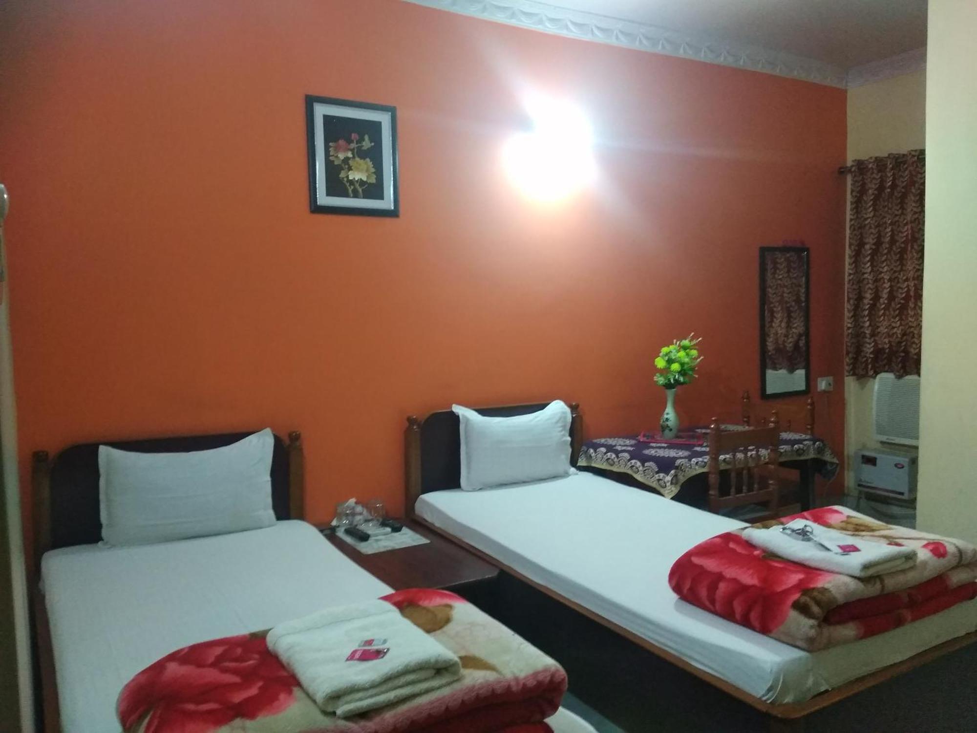 Hotel Chandrakala Regency 300 Meters From Dhanbad Railway Exterior photo